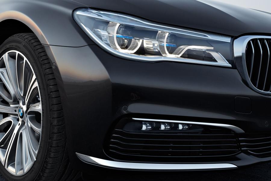  BMW 750Li xDrive 2015 года  (фото 4 из 41)